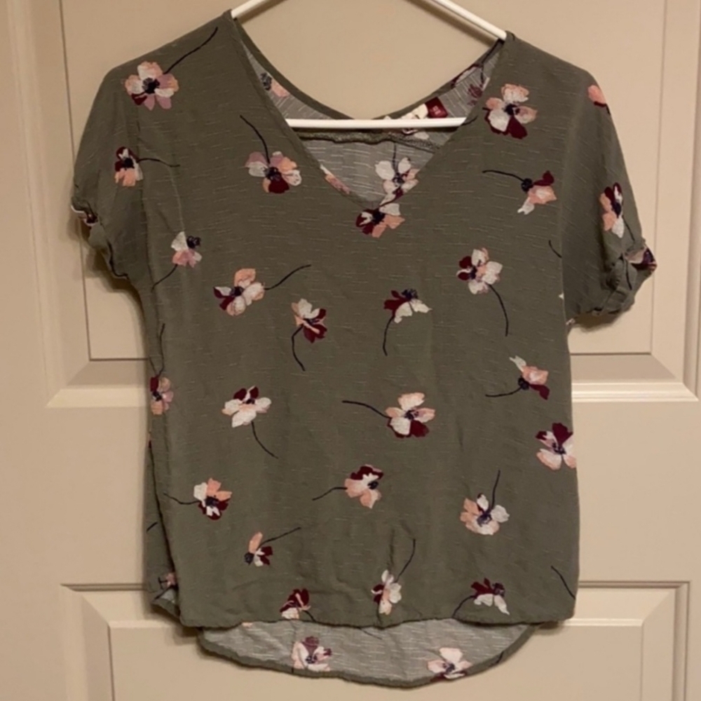 SO Olive Green Floral Print Top Women's Small S Casual Everyday Summer Spring